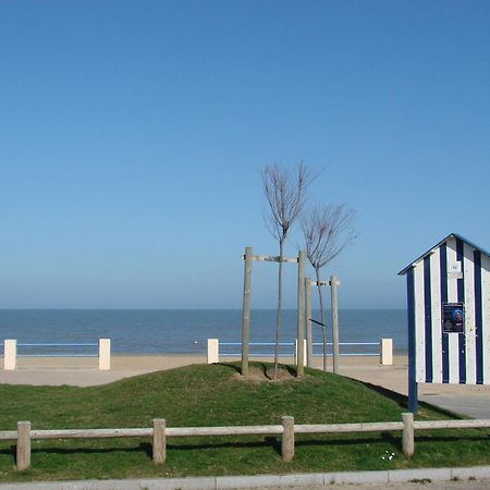 Chez-Marion Hotel Merville-Franceville-Plage Buitenkant foto