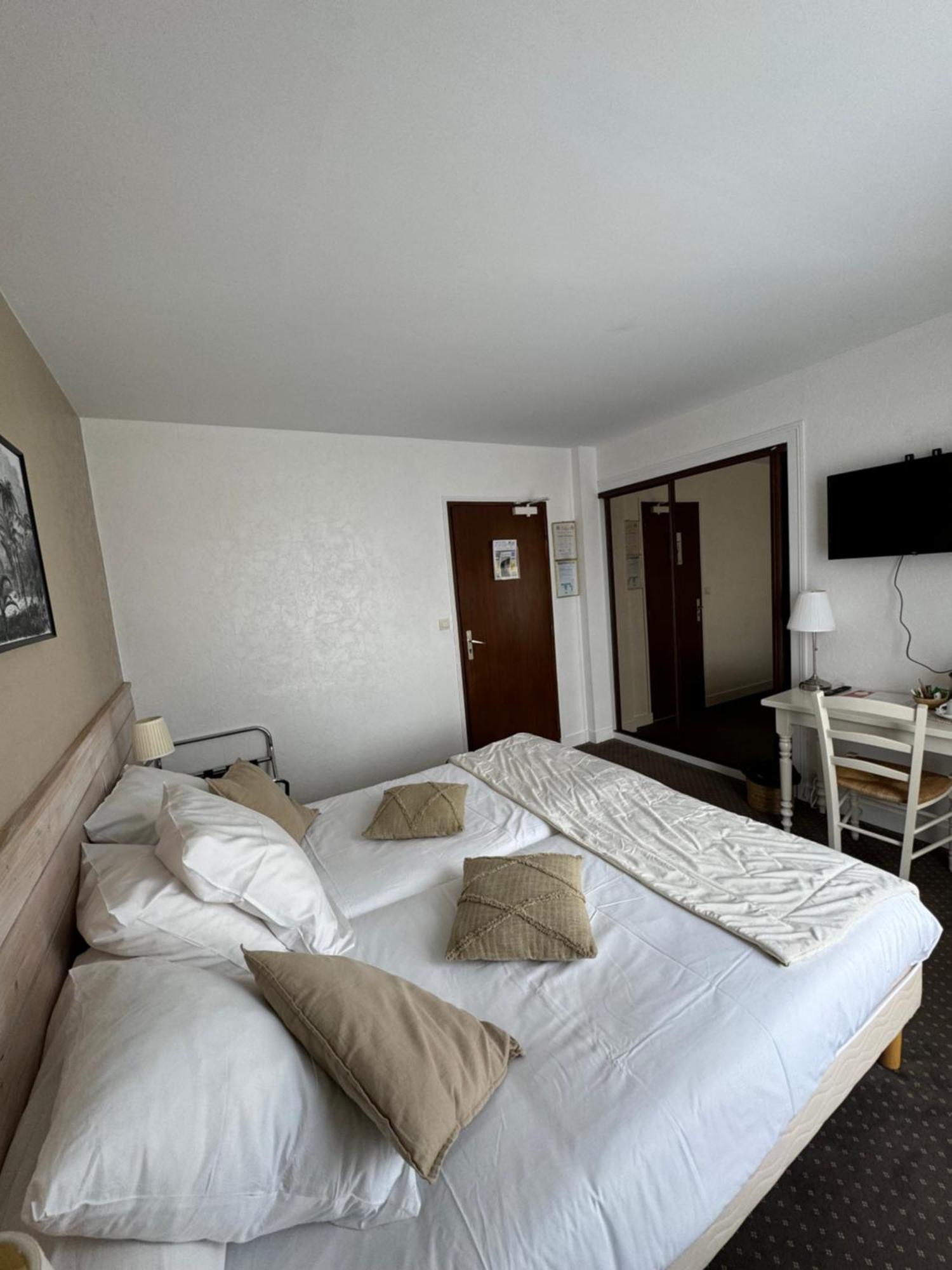 Chez-Marion Hotel Merville-Franceville-Plage Buitenkant foto