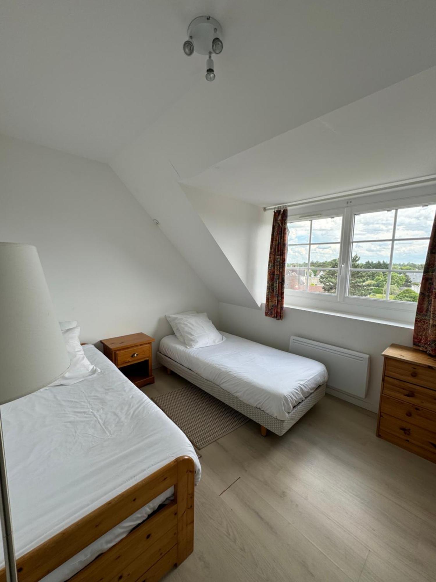 Chez-Marion Hotel Merville-Franceville-Plage Buitenkant foto