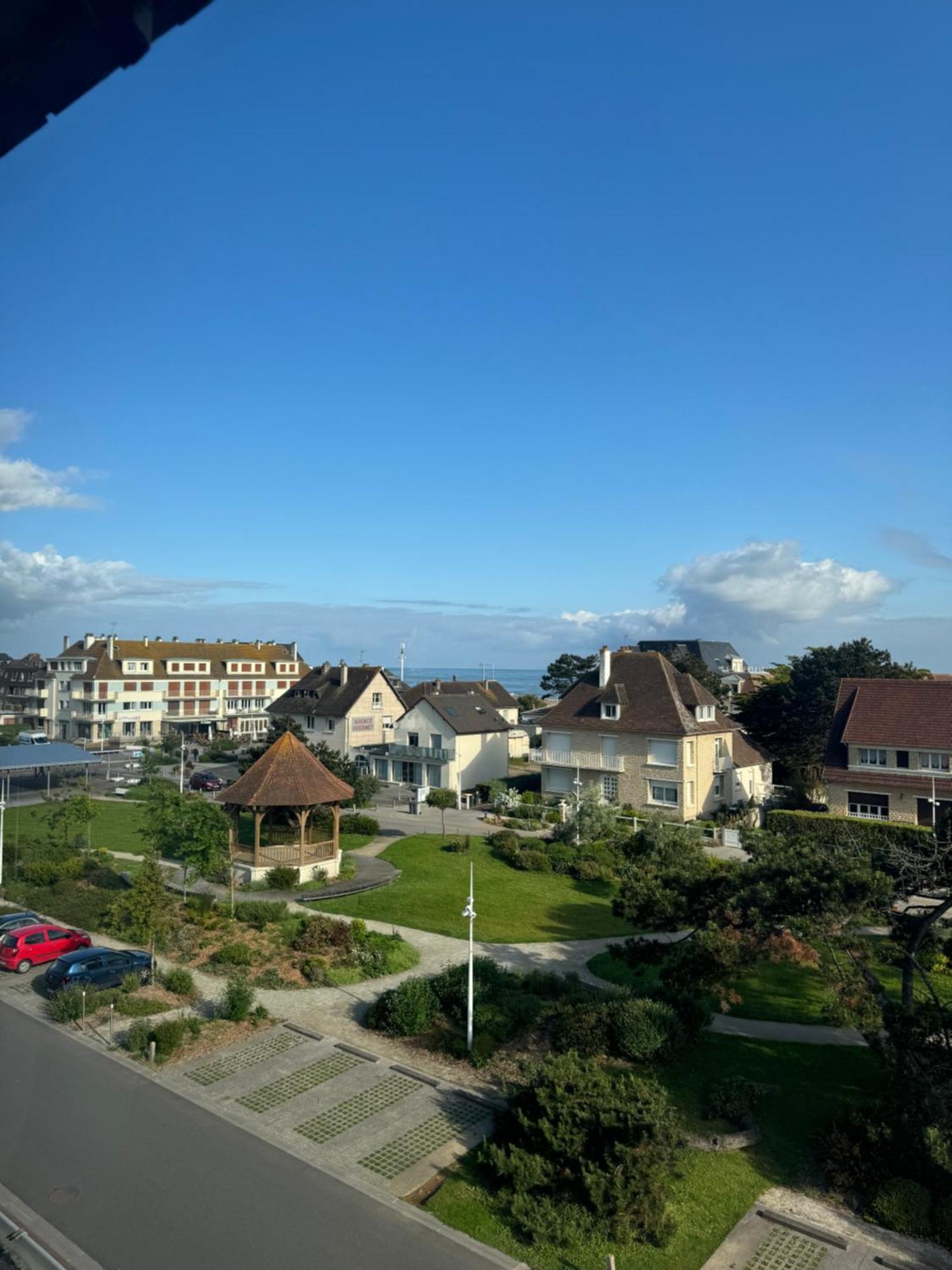 Chez-Marion Hotel Merville-Franceville-Plage Buitenkant foto